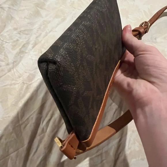 NWOT Michael Kors small brown logo belt bag max 28 inch waist - Picture 5 of 10